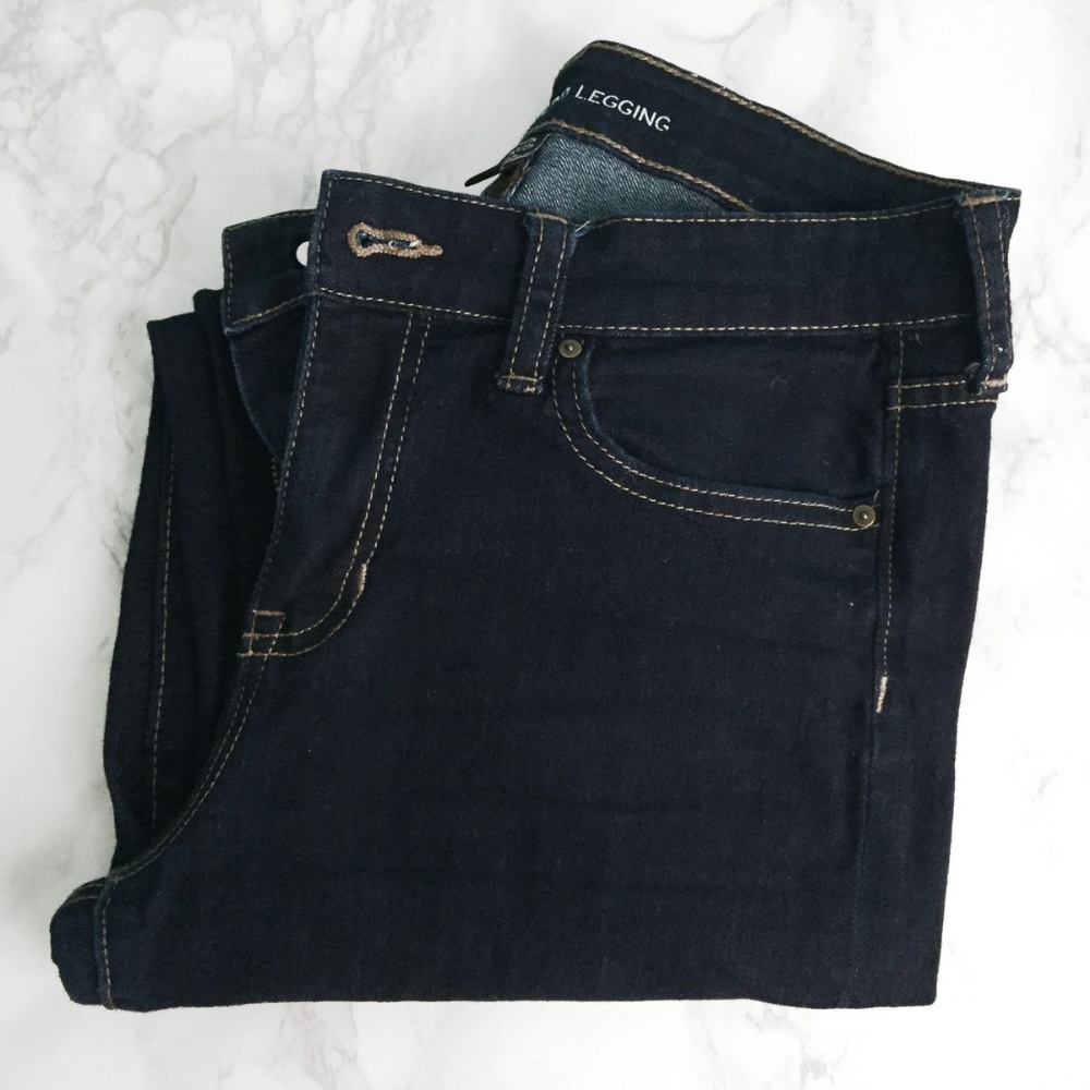 GAP Mid Rise Dark Rinsed Jegging
